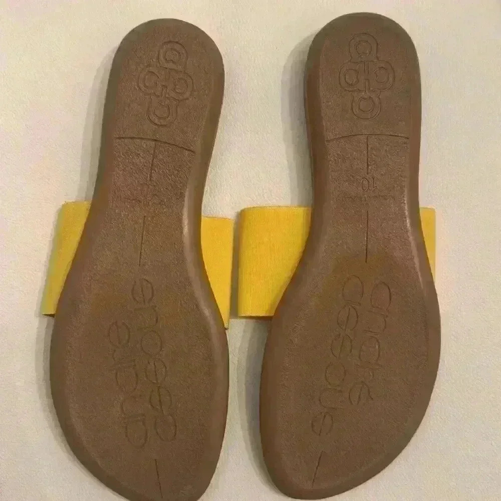 NWOT. Andre Assous Featherweight Women’s sandals. Yellow. Size 10 Made i… - Picture 5 of 7